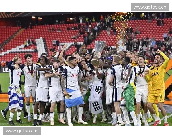 欧联杯历史演变与经典赛事回顾：从起源到现代辉煌的征程