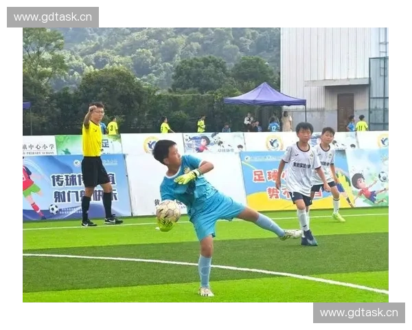 盛夏绿茵燃情对决全面展现夏季足球联赛多元魅力与城市活力风貌